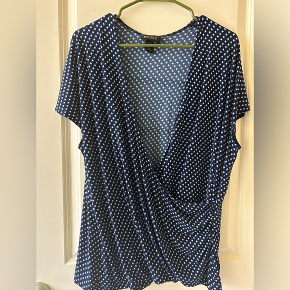 Women’s low cut design blouse - Picture 2 of 2